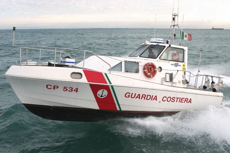GUARDIA COSTIERACAPITANERIA DI PORTO DI ROMARIPRESE IN MARE APERTO DELLE MOTOVEDETTE DI STANZA GUARDIA COSTIERACAPITANERIA DI PORTO DI ROMARIPRESE IN MARE APERTO DELLE MOTOVEDETTE DI STANZA