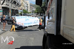 Blocco Cavalcavia attivisti Pinelli e altri 1 luglio 2014 (8)