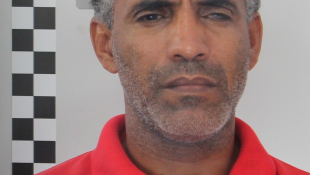 Così, Mohammed Trabelsi (in foto), cittadino tunisino di 49 anni, è stato arrestato dagli uomini delle Volanti per violenza, resistenza e oltraggio ... - trabelsi-mohamed-620x350