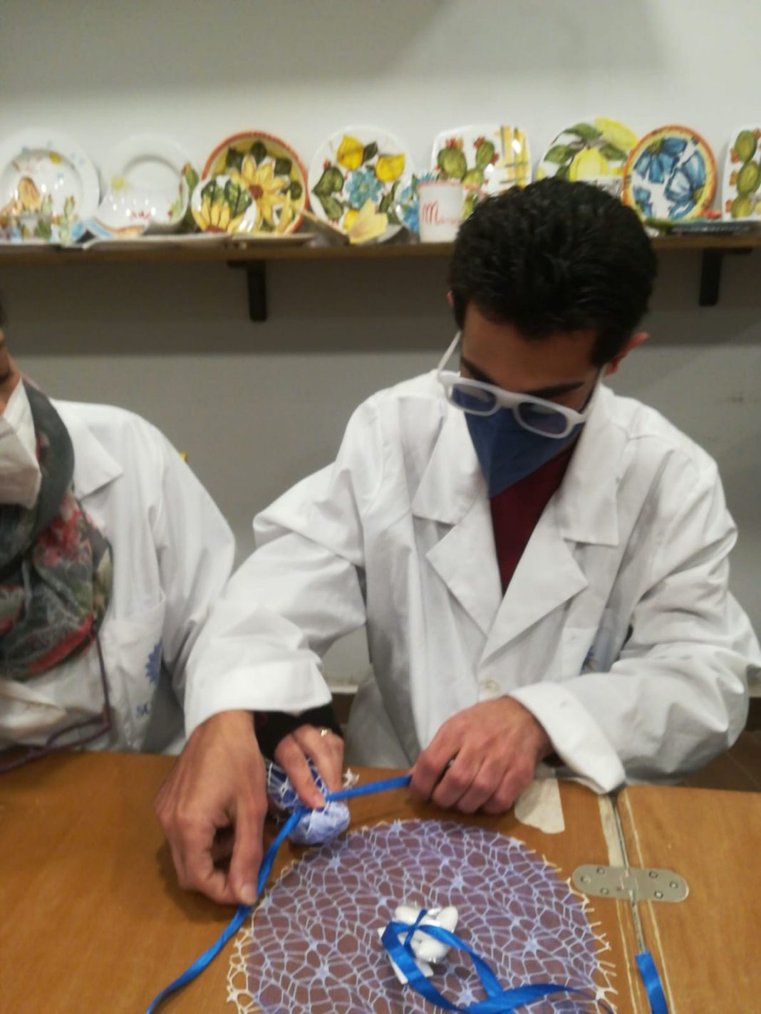 Interpares Giovani Con Autismo Creano Oggetti Di Ceramica E In Legno 