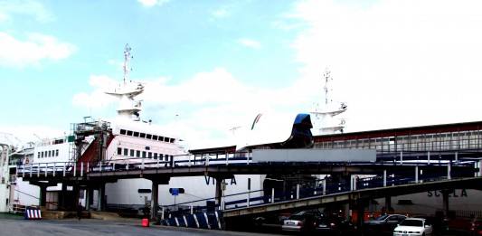 NAVI E ALISCAFI BLOCCATI: DIPENDENTI RFI CONTRO I TAGLI