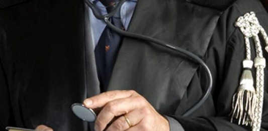 CASO LARVE AL POLICLINICO: NESSUNO PAGHERA’, INTANTO CONTINUA A MANCARE L’ACQUA CALDA