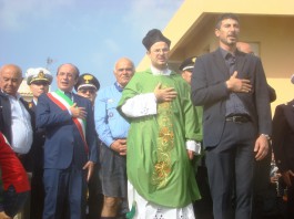 CADUTI IN MARE: IL SINDACO BUZZANCA A GANZIRRI, DEPOSTA UNA CORONA (VIDEO)