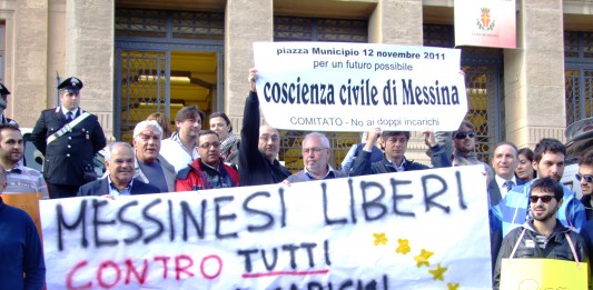 LA PIAZZA DICE “NO AI DOPPI INCARICHI”, IL PALAZZO NON RISPONDE, LA POLITICA “AVANZA”