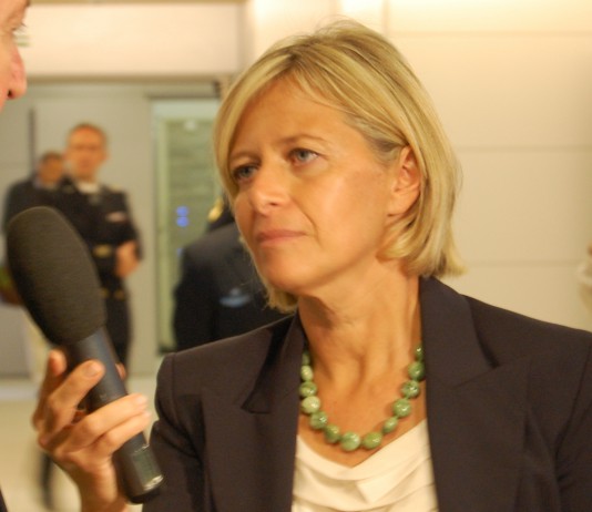 DONATELLA BIANCHI SUL PONTE: UN SORRIDENTE “NO COMMENT” (VIDEO)