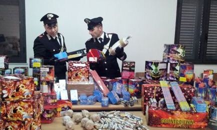 CAPODANNO “ESPLOSIVO”: I CC DI TAORMINA SEQUESTRANO 250 KG DI “BOTTI” E 82 BOMBE CARTA