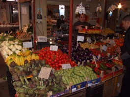 I COMMERCIANTI DEL MERCATO ZAERA: “PRESI IN GIRO DA 17 ANNI”