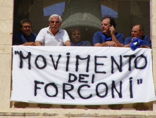 LA “MARCIA” DEI FORCONI ARRIVA A MESSINA, MA SI FERMA AI TRAGHETTI