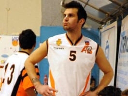 UN NASTRO ROSSO PER VECCHIET: UN GESTO DI SOLIDARIETA’ PER L’ATLETA DELL’AMATORI BASKET