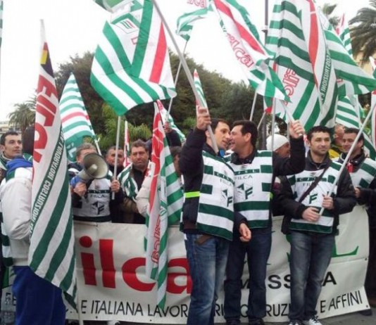 “LAVORO E’ GIUSTIZIA, LEGALITA’ E’ SVILUPPO”, IL GRIDO DEGLI EDILI DINANZI AL TRIBUNALE