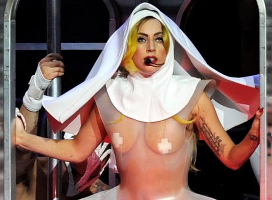 “A’ SIGNURINA GAGA” E IL DESIDERIO DI MATERNITA’