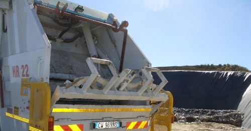 INCIDENTE SUL LAVORO:OPERAIO DI MESSINAMBIENTE “RESTA APPESO” AL BRACCIO MECCANICO, INSORGONO I SINDACATI “MEZZI OBSOLETI”