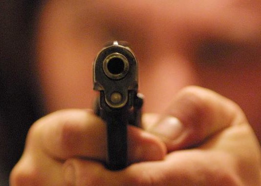 SI TORNA A SPARARE IN CITTA’:FERITO AD UNA GAMBA UN 36ENNE DI CATARRATTI