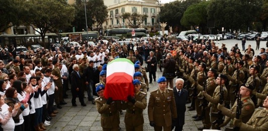FUNERALI DI STATO: UNA BANDIERA PER TUTTE LE MORTI SUL LAVORO, ANCHE SENZA DIVISA