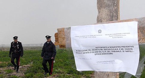 ASSEGNAZIONE BENI SEQUESTRATI ALLA MAFIA: IL COMUNE INIZIA DA UN APPARTAMENTO DEL COGNATO DI SPARACIO, ANCORA CHIUSA LA MEGAVILLA DI MICHELANGELO ALFANO