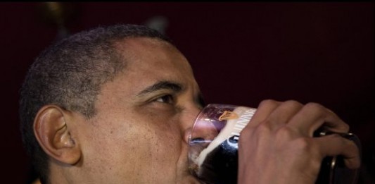 ANCHE OBAMA FESTEGGIA SAN PATRIZIO CON LA BIRRA IRLANDESE