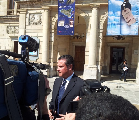 TEATRO V.EMANUELE: SCIOPERO DELLE MAESTRANZE, A RISCHIO LA PRIMA DI ELISIR D’AMORE (VIDEO)