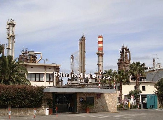 RAFFINERIA DI MILAZZO: L’ADASC SCRIVE AL MINISTERO, DA MAGGIO FERMI ALCUNI IMPIANTI DI CONVERSIONE