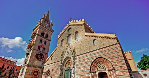 AGGREDISCE UN CITTADINO EGIZIANO IN PIAZZA DUOMO, ARRESTATO DALLA POLIZIA UN MESSINESE