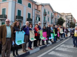 CHI AMA MESSINA: IN PIAZZA CONTRO I TIR IN CITTA’