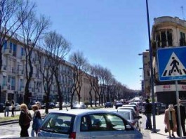 I COMMERCIANTI DI VIA GARIBALDI AL SINDACO: “NOI DISCRIMINATI, MENO VIGILI PIU’ PARCHEGGI”