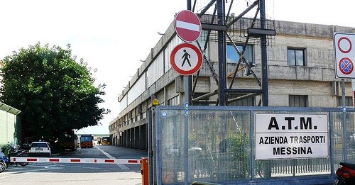 ATM AD ALTA TENSIONE: DIPENDENTE MINACCIA IL SUICIDIO PERCHE’ SENZA STIPENDIO