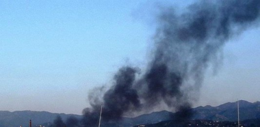 RAFFINERIA DI MILAZZO: IERI UNA COLONNA DI FUMO NERO, OGGI NOTIZIE “FUMOSE” (GALLERY)