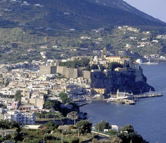 TURISMO: LIPARI COME CAPRI, “APPLICHEREMO LA TASSA DI SBARCO”