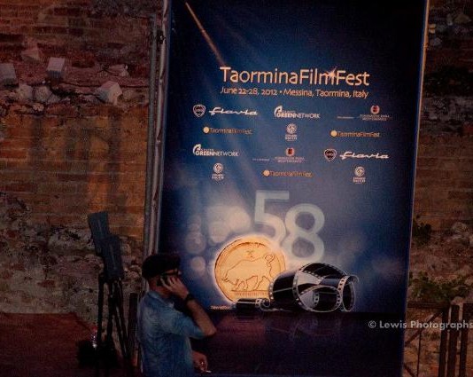TAOFILMFEST: LA (RI)SCOPERTA DELLA COMMEDIA E L’INNO ALLA LETTERATURA, TRA QUALCHE EQUIVOCO E CONTESTAZIONE…