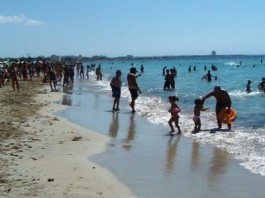 TRAGEDIA AL MARE: COLPITO DA UN MALORE , UN UOMO MUORE SULLA SPIAGGIA DI TONNARELLA