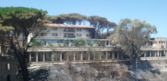 INCENDI A NORD E A SUD: CHIUSA L’EMERGENZA A CAMPO ITALIA, NUOVI INTERVENTI A LARDERIA E GIAMMORO