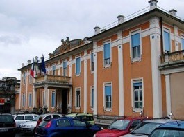 UN BOTTONE NEL BRACCIO: OPERAIO DENUNCIA DUE MEDICI DEL PIEMONTE