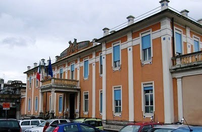 UN BOTTONE NEL BRACCIO: OPERAIO DENUNCIA DUE MEDICI DEL PIEMONTE