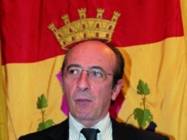 BUZZANCA SI DIMETTE: “IL RE E’ NUDO”, LE REAZIONI DI PD E UDC