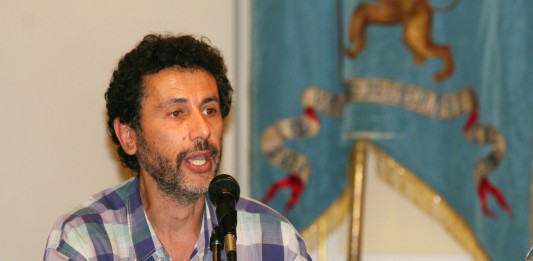 SCRIVERE DI MAFIA DISTURBA: IL COMUNE DI FALCONE QUERELA ANTONIO MAZZEO, LA SOLIDARIETA’ DI MESSINORA.IT