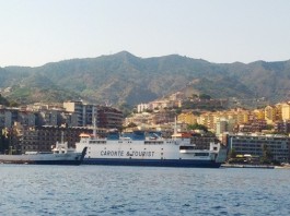 SCIOPERO A FRANZOPOLI: L’ORSA “BRAMISCE” E BLOCCA IL TRAGHETTAMENTO PRIVATO, SOLO UNA NAVE FA LA SPOLA