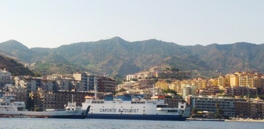 SCIOPERO A FRANZOPOLI: L’ORSA “BRAMISCE” E BLOCCA IL TRAGHETTAMENTO PRIVATO, SOLO UNA NAVE FA LA SPOLA