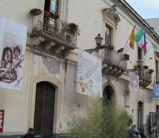 A GIARDINI NAXOS “I PANNI PULITI SI LAVANO IN PIAZZA”: IL PM FABIO D’ANNA OSPITE DEL FESTIVAL NAXOSLEGGE