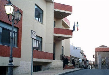 SAN FRATELLO: “AGITAZIONE” IN COMUNE, STIPENDI BLOCCATI “IN ATTESA DI GIUDIZIO”