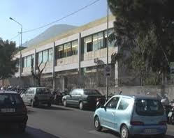 LIPARI, FURTO A SCUOLA: LEZIONI SOSPESE
