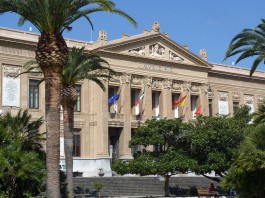 PAURA A PALAZZO ZANCA, DIPENDENTE ATM MINACCIA IL SUICIDIO