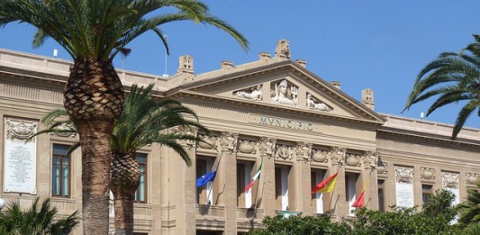 PAURA A PALAZZO ZANCA, DIPENDENTE ATM MINACCIA IL SUICIDIO