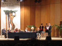 CONSEGNATI I PREMI COLAPESCE TRA IL RICORDO DELLE VITTIME DI NASSIRYA E UN PICCOLO FUORI PROGRAMMA.