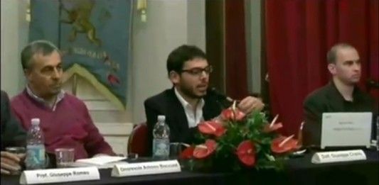 UN EMOZIONATO CIRAOLO PRESENTA “LA FILOSOFIA SECONDO OWEN” NELLA SUA MESSINA (VIDEO)
