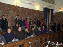 VOGLIA DI “DEMOCRACITY”, AULA DEL CONSIGLIO COMUNALE GREMITA