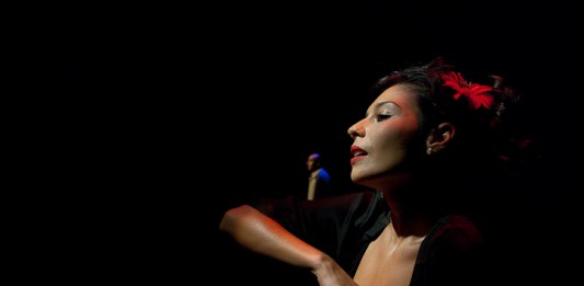 TEATRO-APERITIVO: AL RETRONOUVEU “IMPORTANTE, MOLTO IMPORTANTE SESSO”