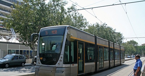SOTTO IL DILUVIO, I MESSINESI OGGI NON POSSONO NEANCHE “ATTACCARSI AL TRAM”