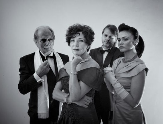 “EVA CONTRO EVA”: IL TEATRO COME METAFORA DI UN MONDO SPIETATO IN SCENA AL VITTORIO EMANUELE FINO A DOMENICA