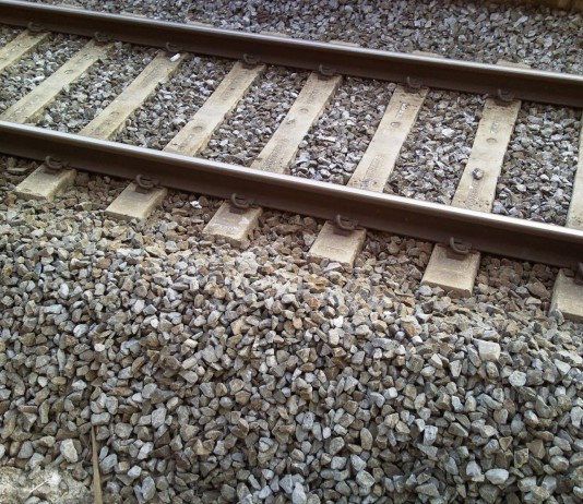 MONGIOVE, 65ENNE TRAVOLTO DA TRENO