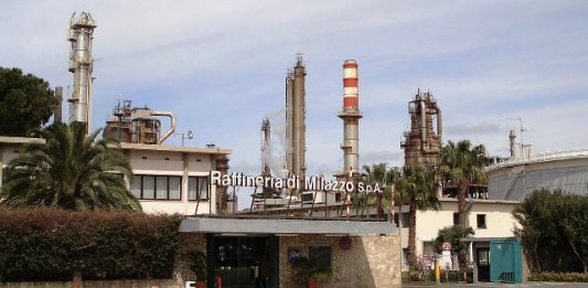 AMBIENTE: L’INTERROGAZIONE DEL CONSIGLIERE MARANO AL SINDACO PINO, “LA RAFFINERIA È UN RISCHIO PER MILAZZO?”